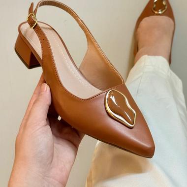 Scarpin Caramelo Pingente